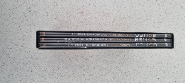 3 stagioni telefilm Bones