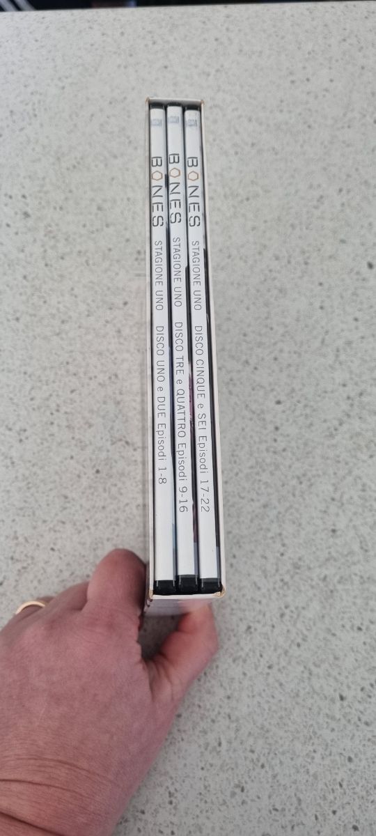 3 stagioni telefilm Bones