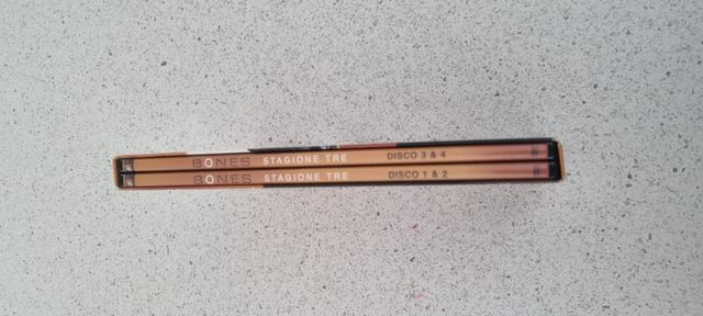 3 stagioni telefilm Bones