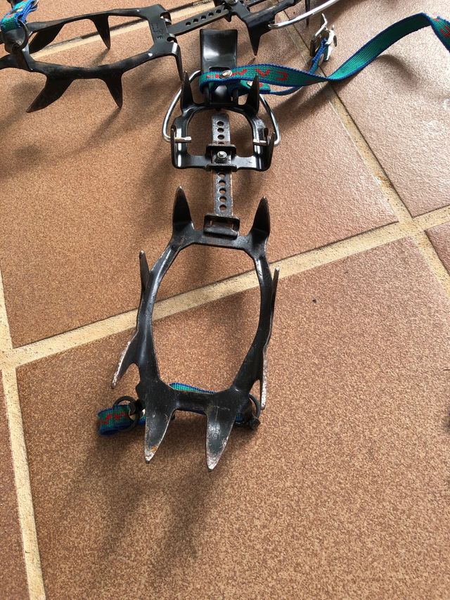 Crampones 12 puntas marca camp 