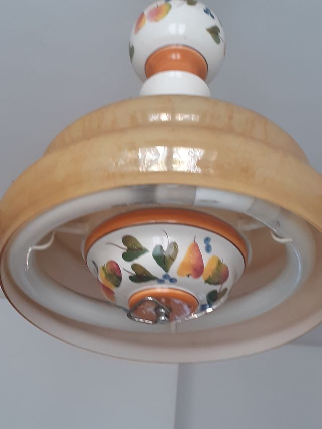 lampadario in vetro, ceramica e legno, decorato
