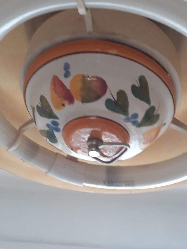 lampadario in vetro, ceramica e legno, decorato