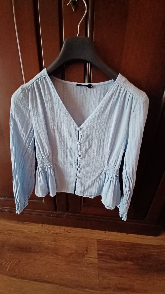 camicia azzurra