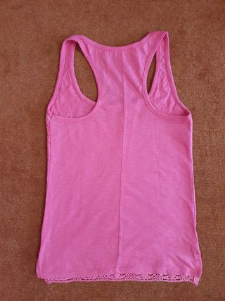 Camiseta tirantes Bershka rosa fucsia 