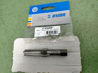 Macho de roscar 5/8" a IZQUIERDAS.