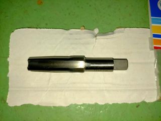 Macho de roscar 5/8" a IZQUIERDAS.
