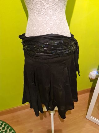 Falda negra Stradivarius 