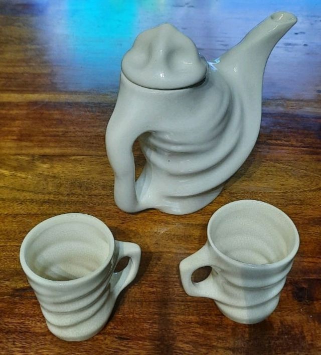 Juego de tetera + dos tazas