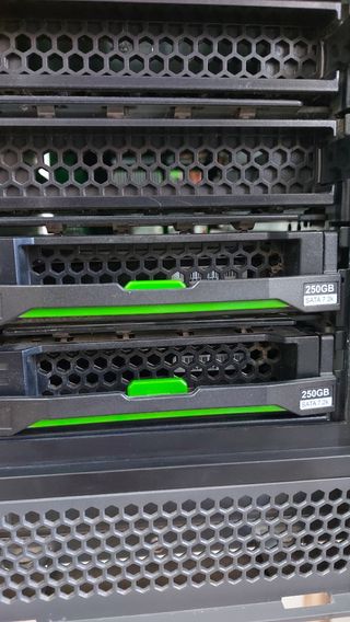 servidor Fujitsu primergy TX150 S7 i3 raid 250Gb