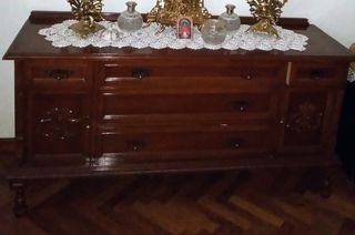 Cómoda antigua de dormitorio