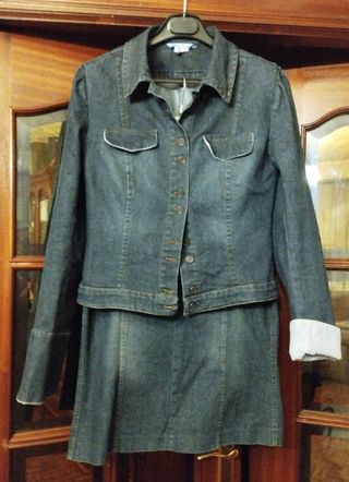 Zara Conjunto Vaquero t-L ( cazadora y falda )