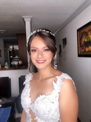 MAQUILLADORA PROFESIONAL Y ESPECIALISTA EN NOVIAS