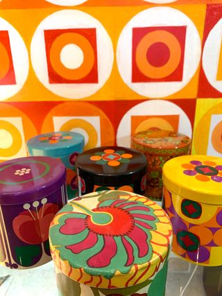 CUATRO CAJAS REDONDAS DE COLA CAO VINTAGE