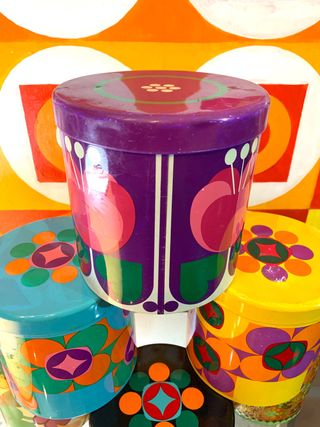 CUATRO CAJAS REDONDAS DE COLA CAO VINTAGE