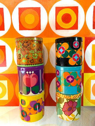 CUATRO CAJAS REDONDAS DE COLA CAO VINTAGE