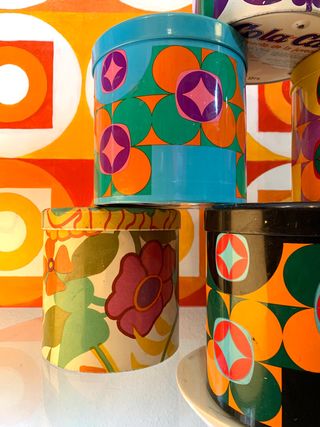 CUATRO CAJAS REDONDAS DE COLA CAO VINTAGE