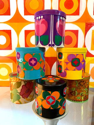 CUATRO CAJAS REDONDAS DE COLA CAO VINTAGE