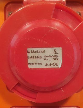 Quadro cantiere alim. 400 V 16 A. 3 fasi piu terra