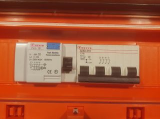 Quadro cantiere alim. 400 V 16 A. 3 fasi piu terra