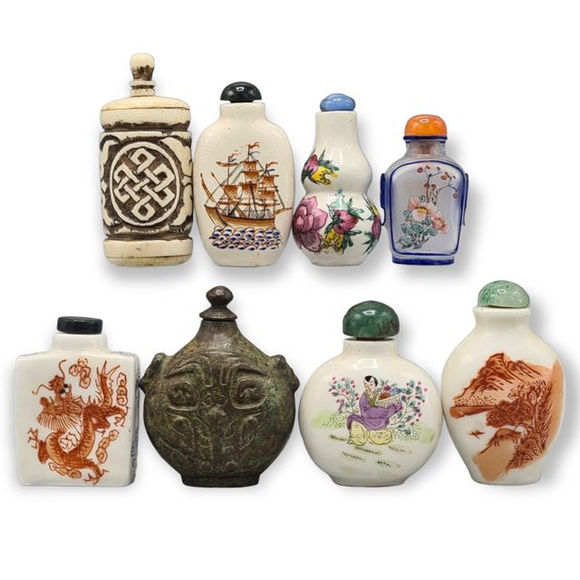 Collezione di diverse bottiglie di tabacco da fiuto cinesi
