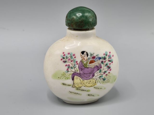 Collezione di diverse bottiglie di tabacco da fiuto cinesi