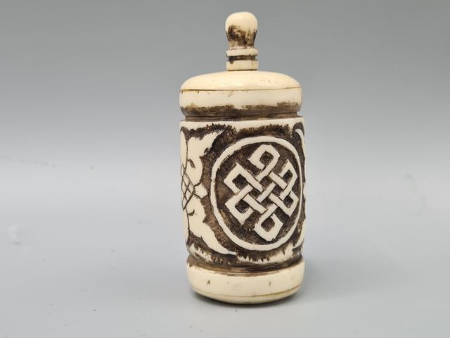 Collezione di diverse bottiglie di tabacco da fiuto cinesi