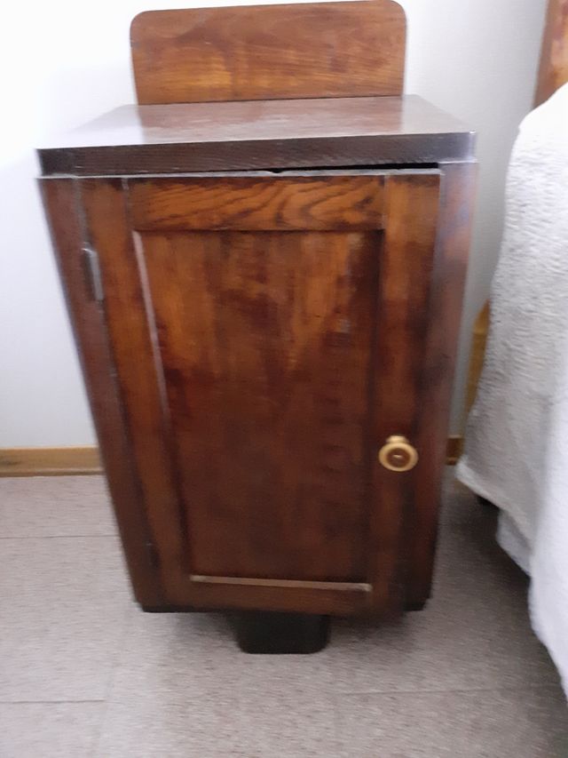 20 euro cadauno , coppia comodini ,anni 50   60 , 