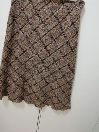 Gonna a trapezio,  elasticizzata.