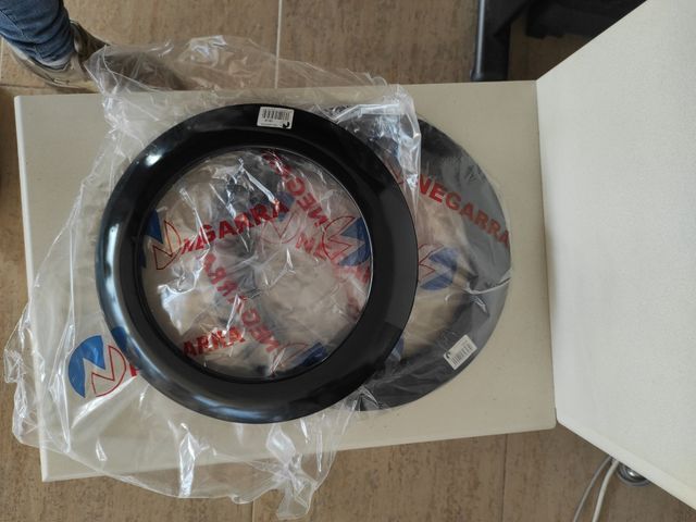 Embellecedor Negarra negro 200