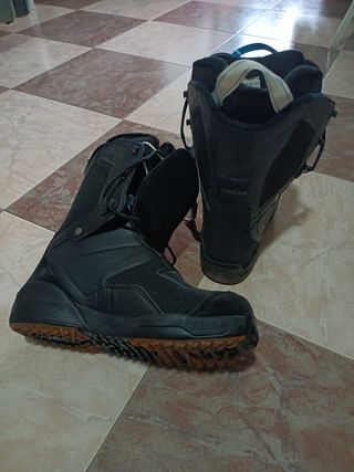 tabla snowboard, botas, fijaciones, y funda