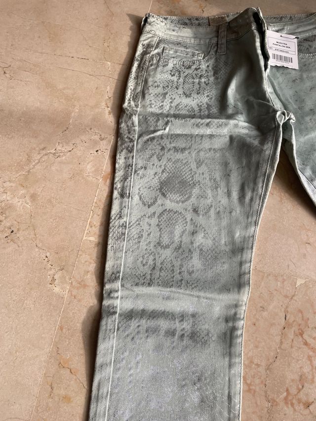 Pitillo celeste y plateado con estampado de serpie