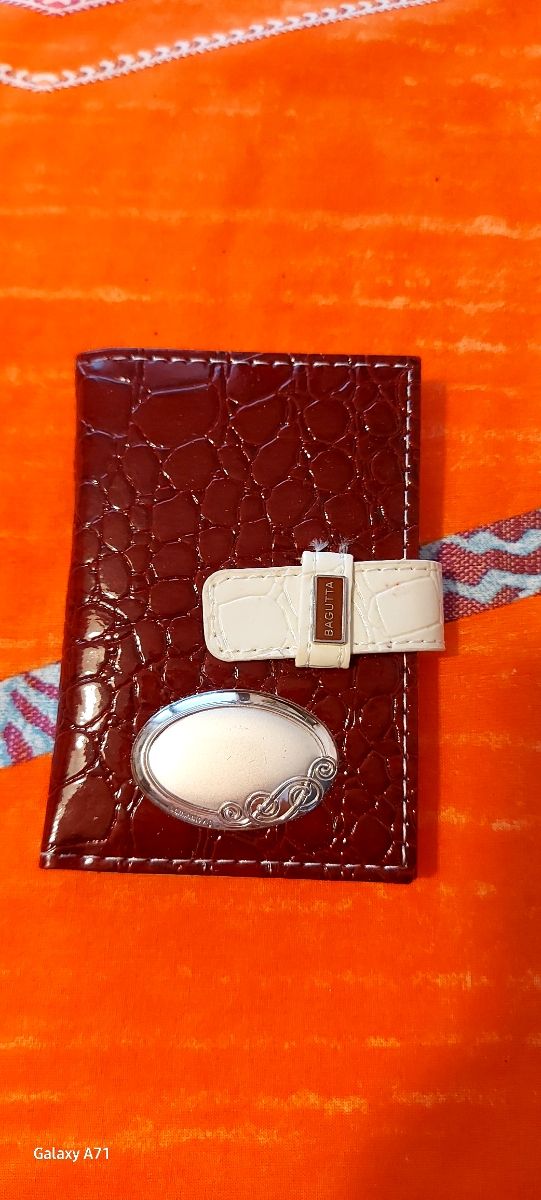 agendina da borsa in pelle e argento.