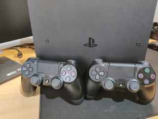 Pack PS4 1TB + 2 mandos + juegos