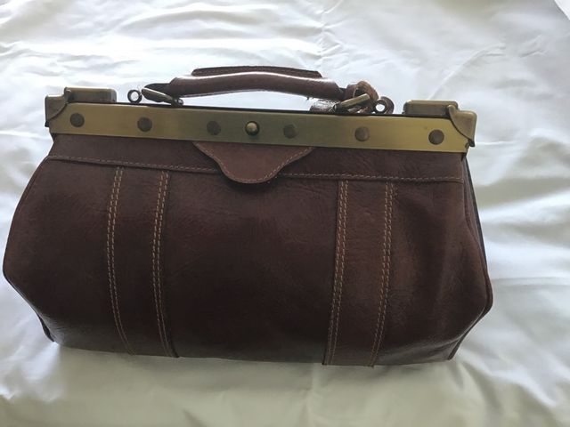 Maletín de piel.