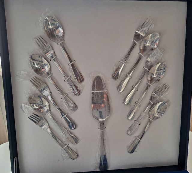 Fuente porcelana y cubertería de acero inoxidable