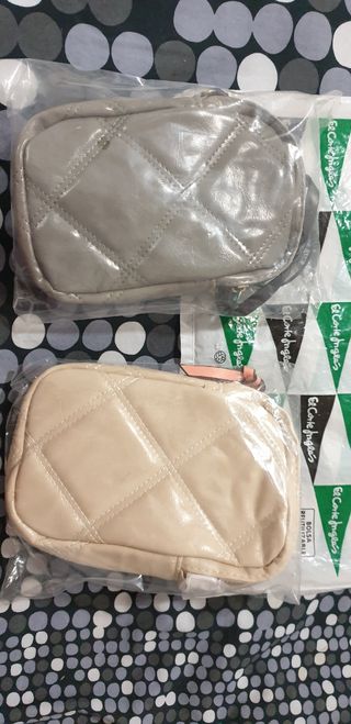 2 bolsos de Revlon Profesional