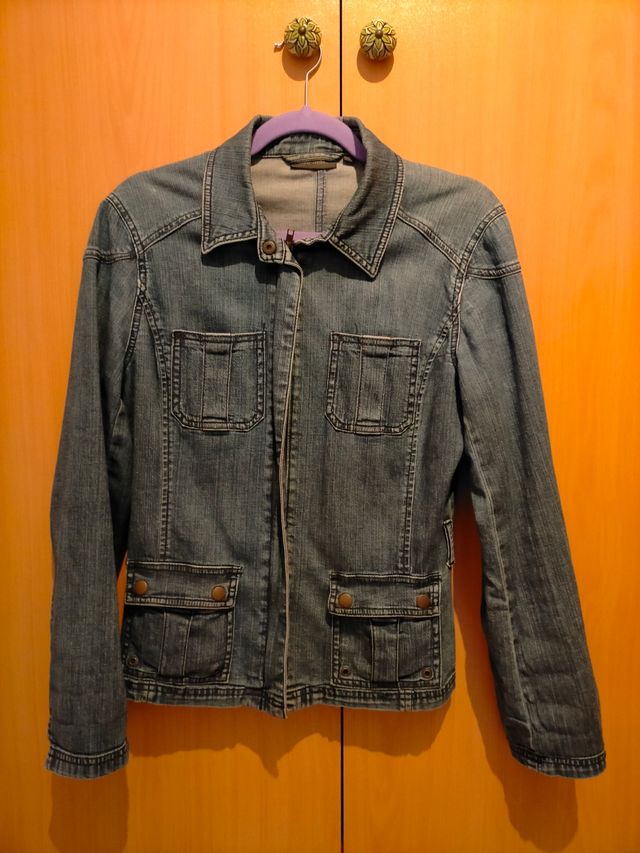 Cazadora vaquera con cierre de cremallera