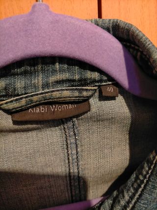 Cazadora vaquera con cierre de cremallera