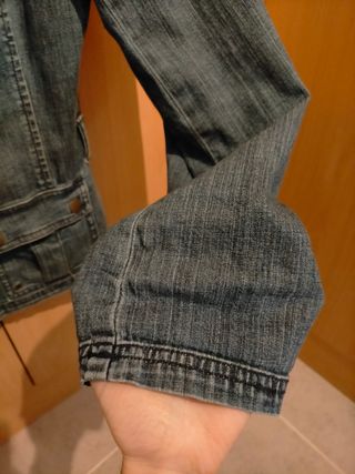 Cazadora vaquera con cierre de cremallera