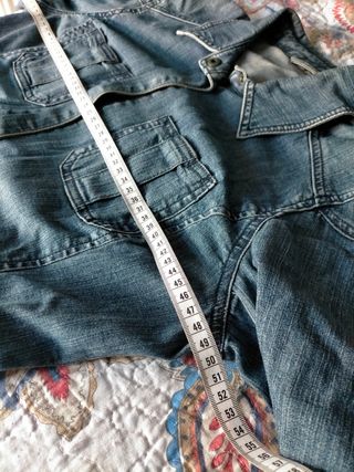 Cazadora vaquera con cierre de cremallera