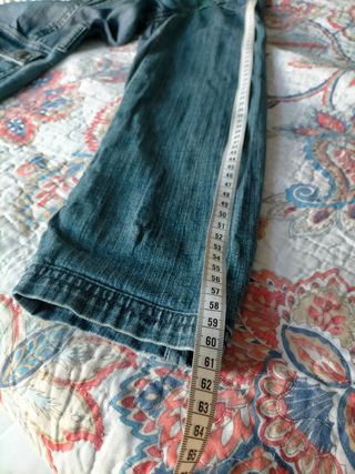 Cazadora vaquera con cierre de cremallera