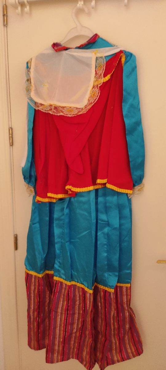 Precioso disfraz talla 10/12 años.