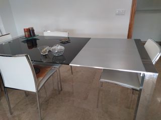 mesa extensible y 6 sillas recién tapizadas