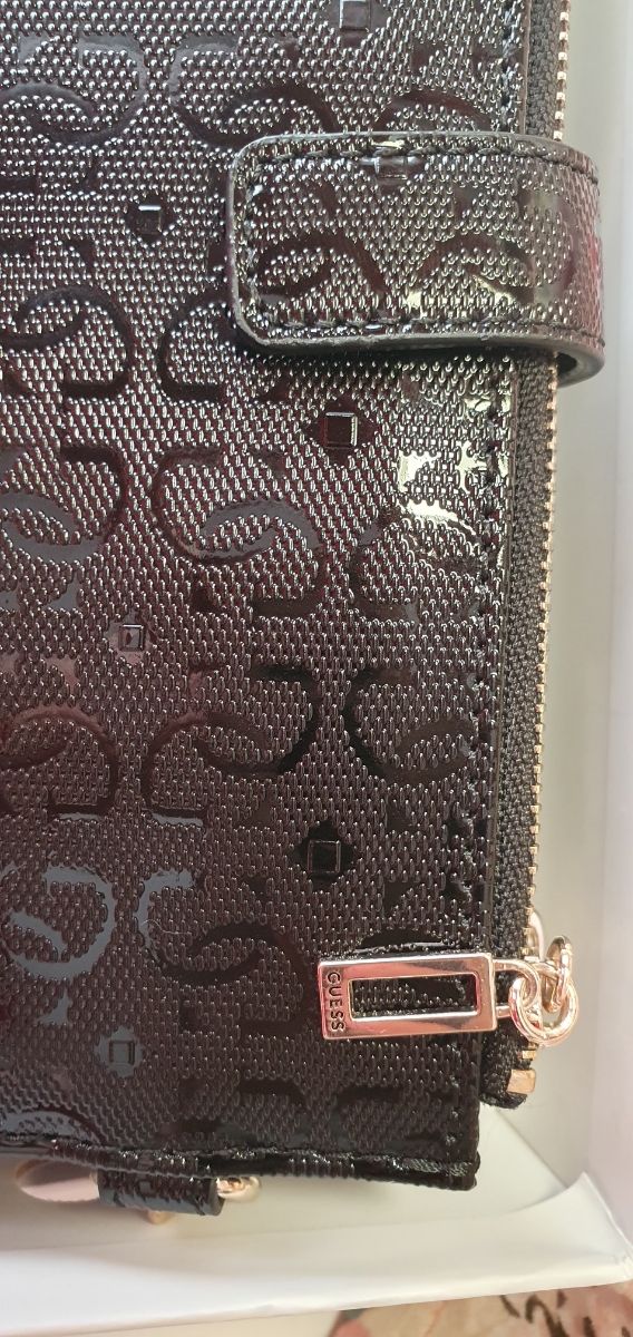 cartera de mano Guess negra