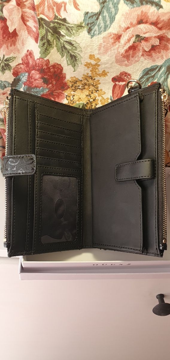 cartera de mano Guess negra