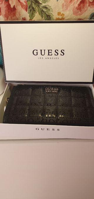cartera de mano Guess negra