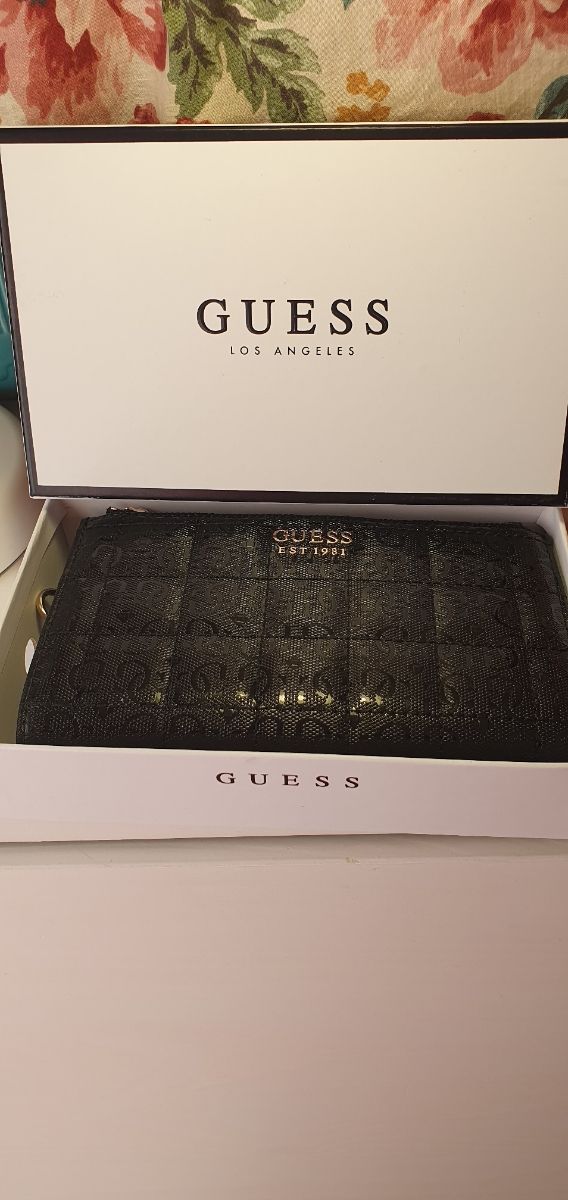 cartera de mano Guess negra