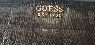cartera de mano Guess negra