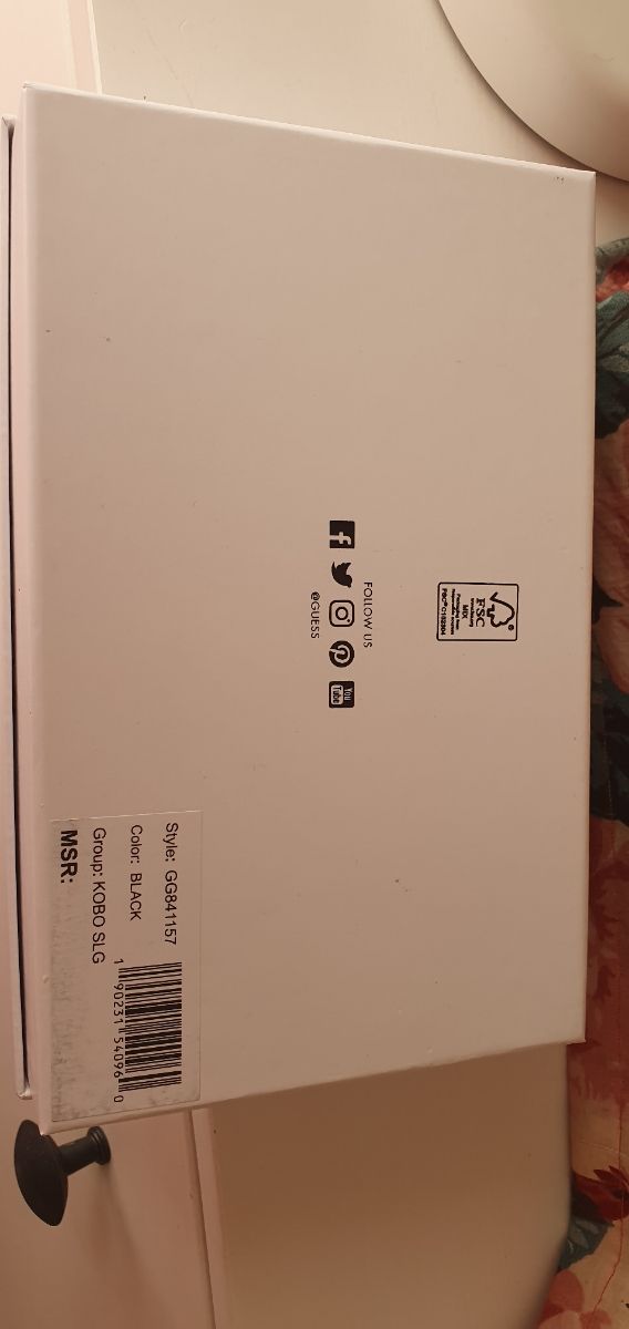 cartera de mano Guess negra