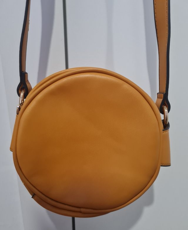 bolso hombro mostaza de Parfois